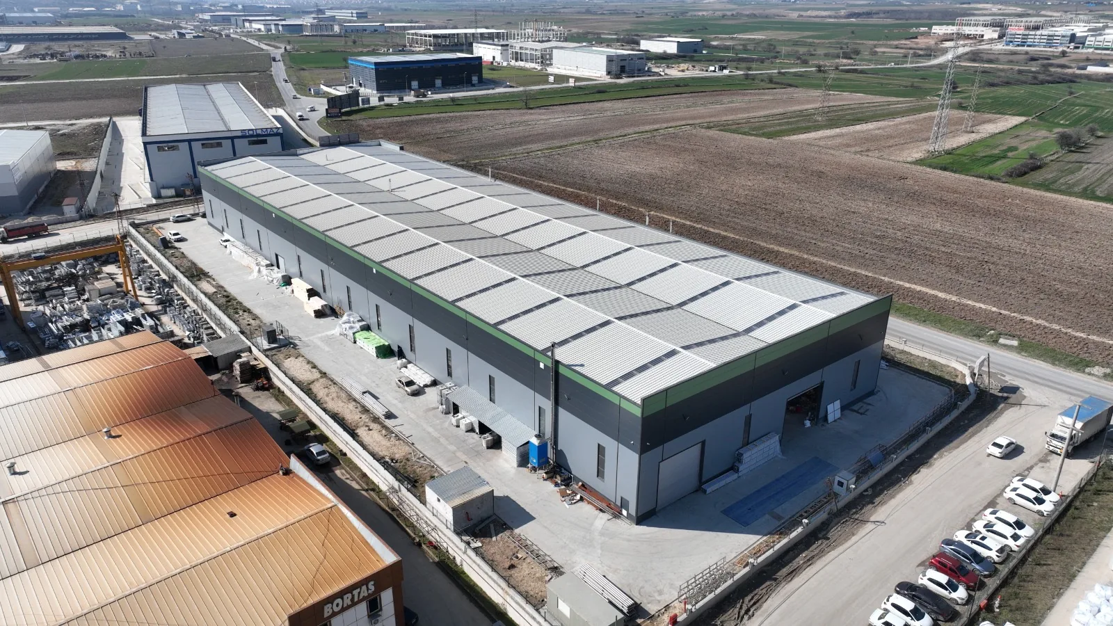 Alufile productiefaciliteit — luchtfoto van de aluminium fabriek